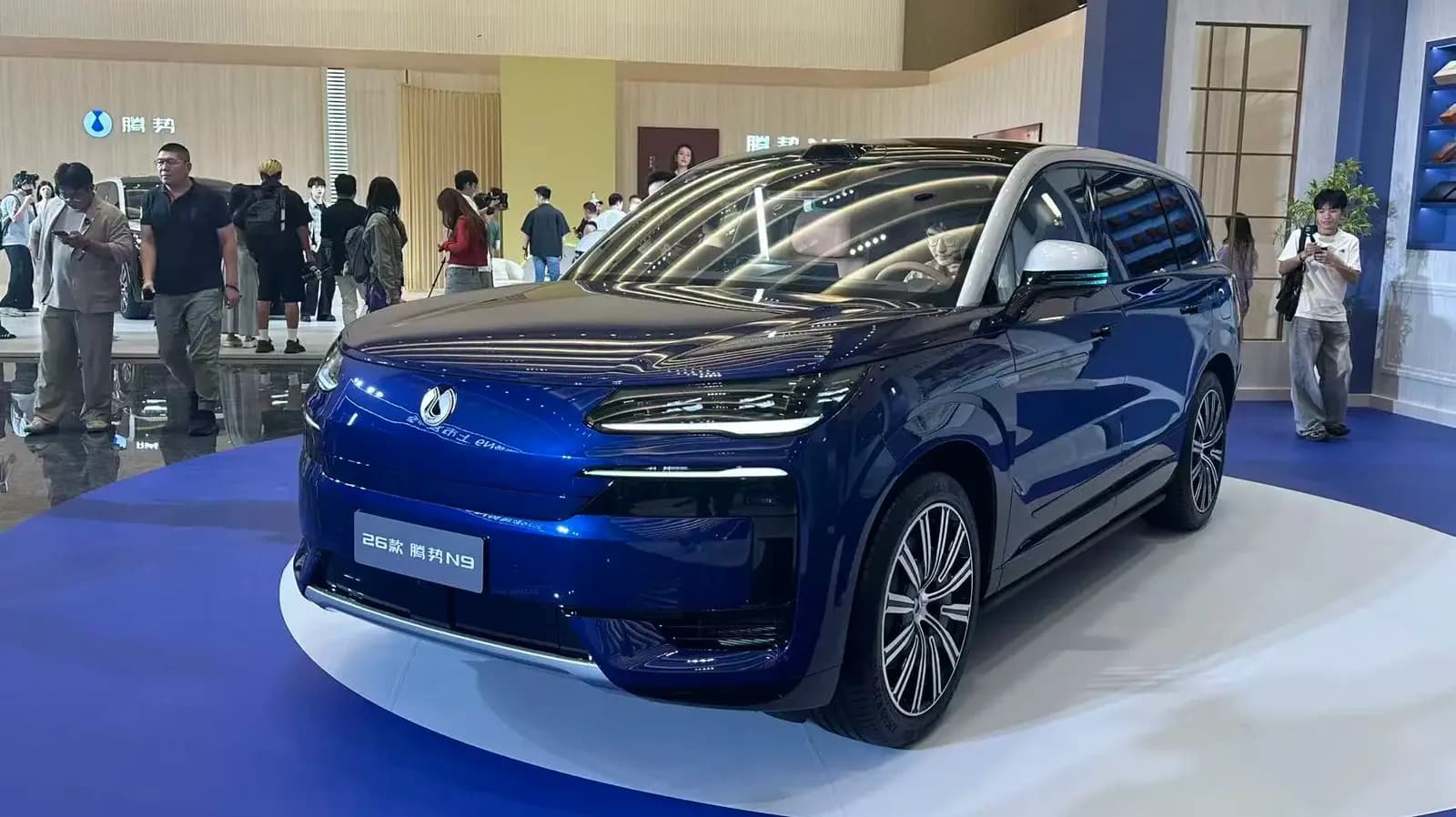 DENZA N9: DENZA N9 blue launch exterior
